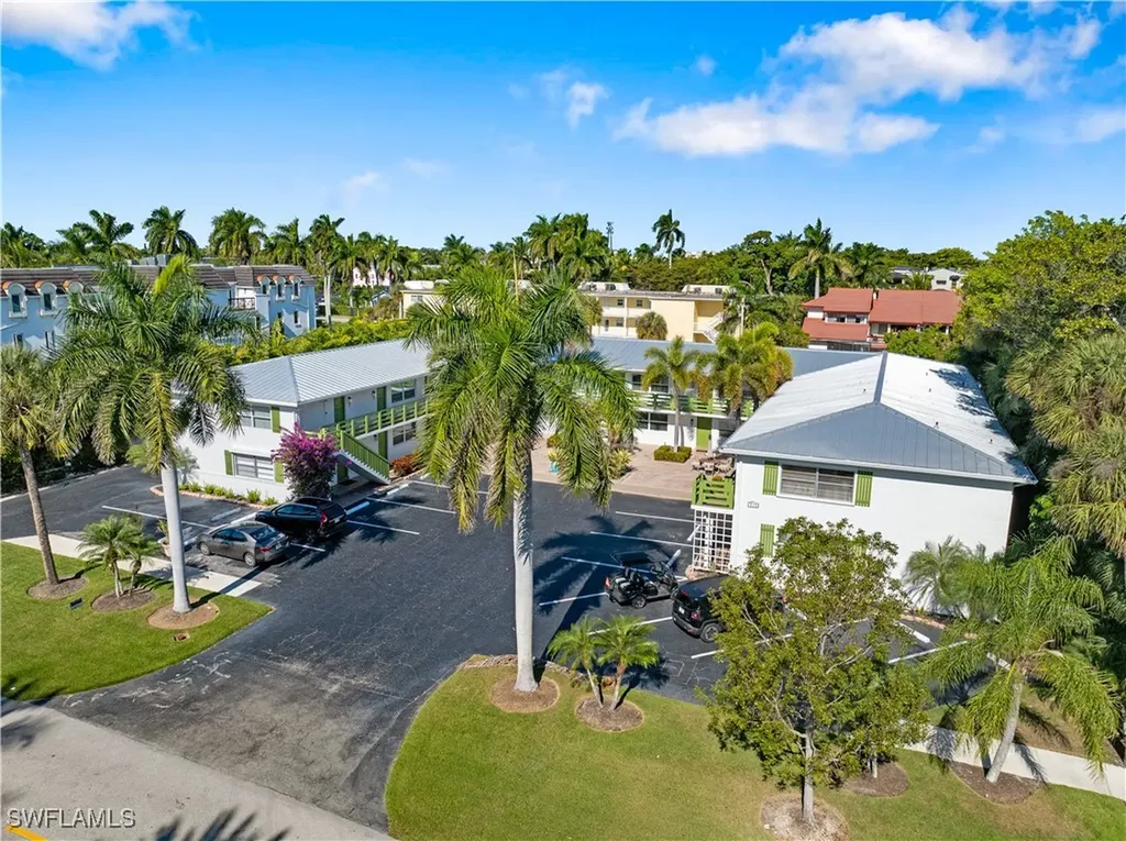 975 9th Avenue S Naples FL 34102