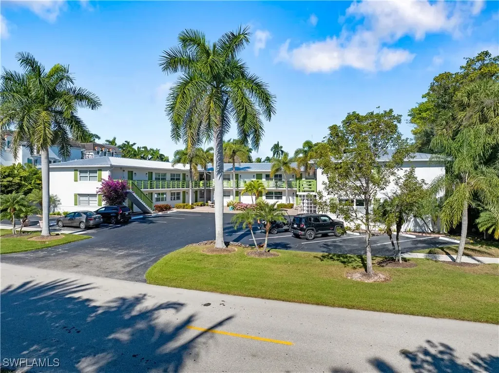 975 9th Avenue S Naples FL 34102