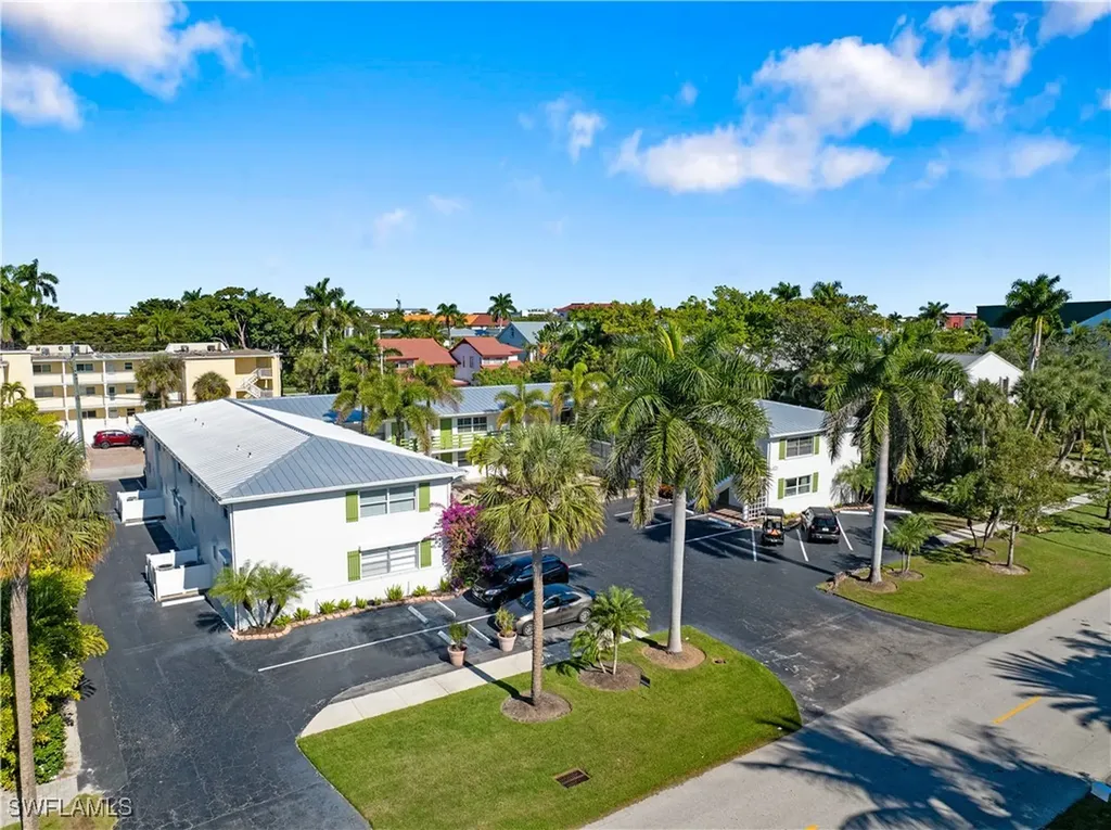 975 9th Avenue S Naples FL 34102