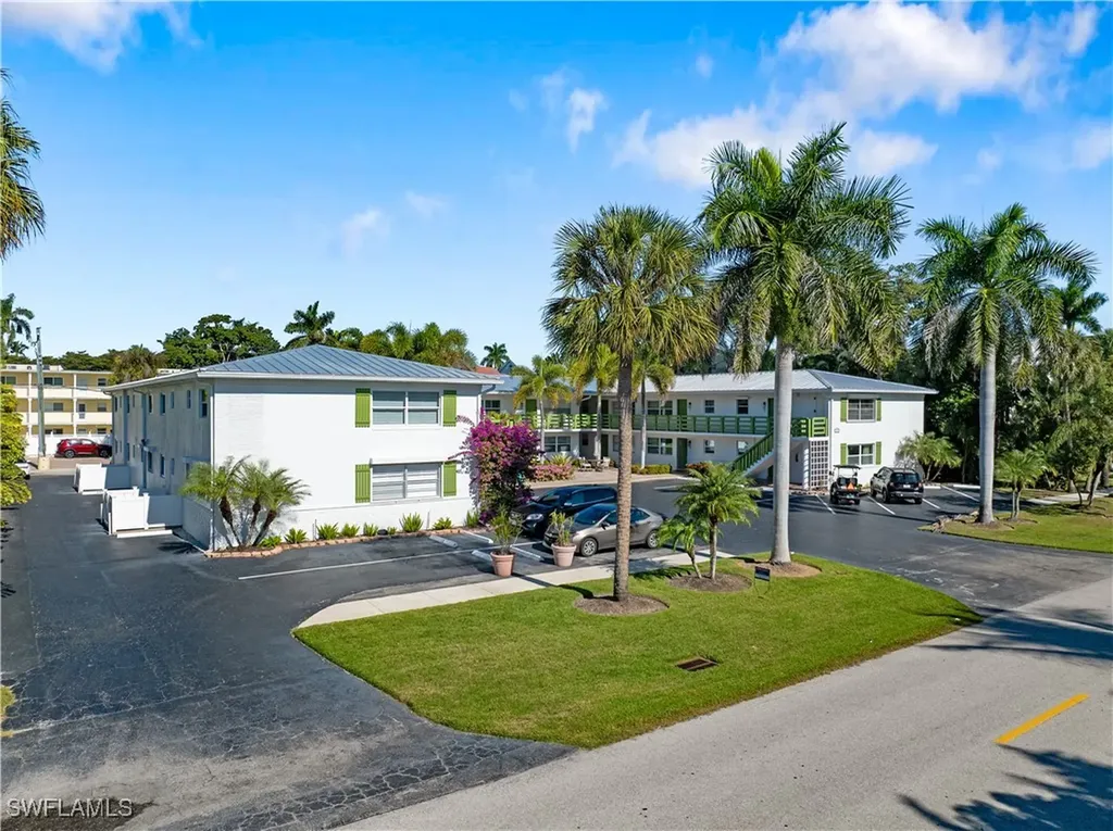 975 9th Avenue S Naples FL 34102