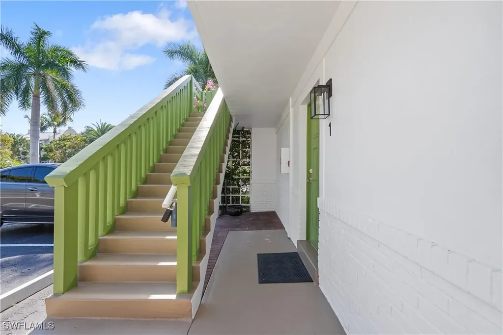 975 9th Avenue S Naples FL 34102