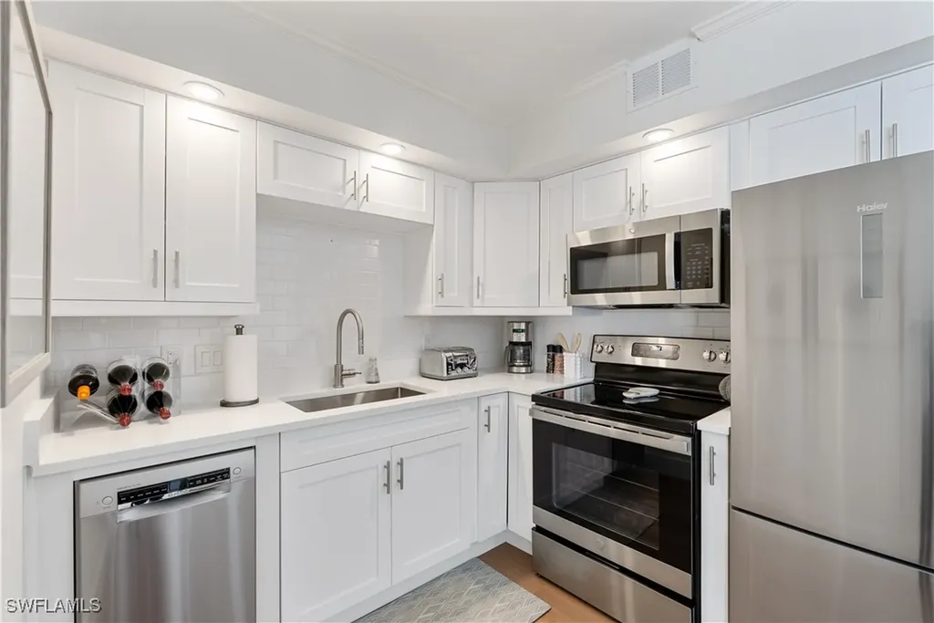 975 9th Avenue S Naples FL 34102