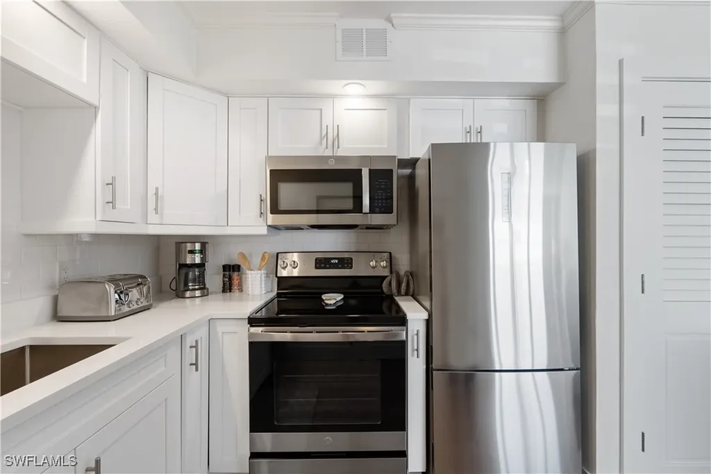 975 9th Avenue S Naples FL 34102