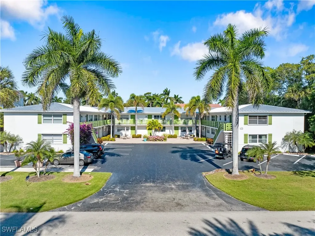 975 9th Avenue S Naples FL 34102