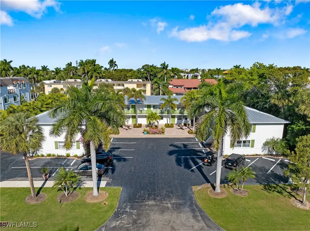 975 9th Avenue S Naples FL 34102