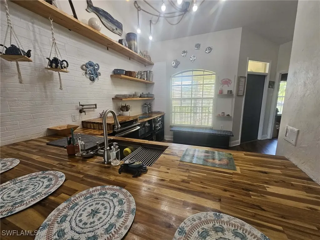 266 Newport Drive Naples FL 34114