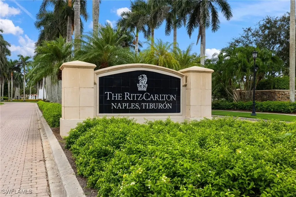 2748 Tiburon Boulevard E Naples FL 34109