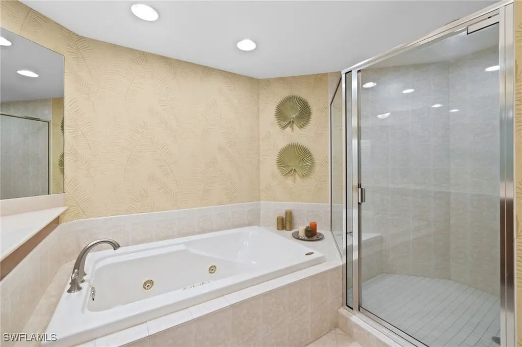 2748 Tiburon Boulevard E Naples FL 34109