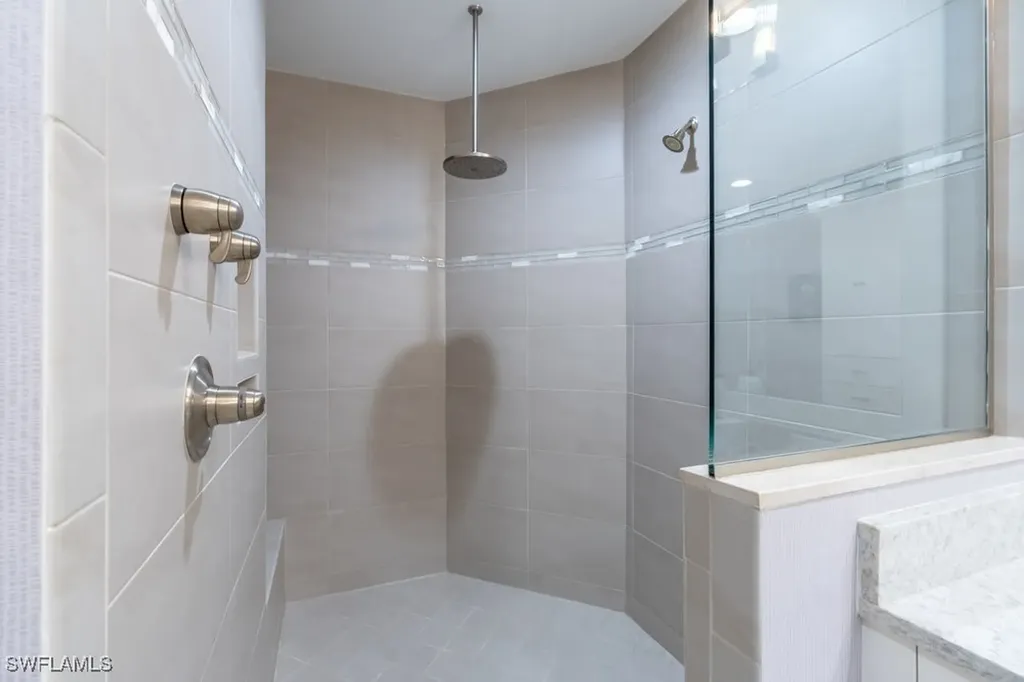 16382 Viansa Way Naples FL 34110
