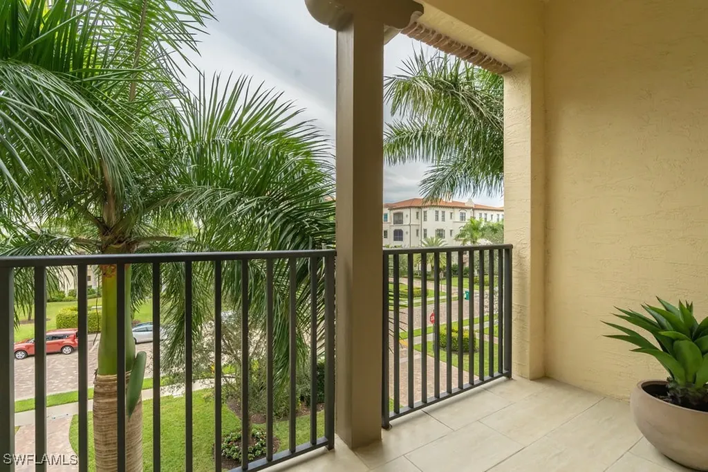 16382 Viansa Way Naples FL 34110
