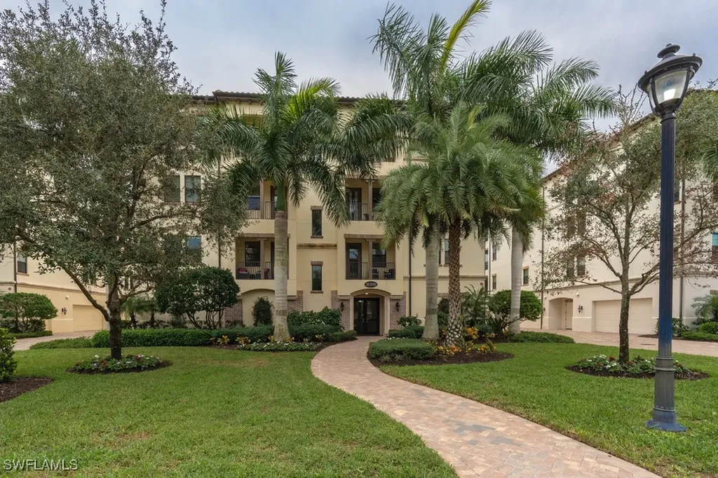 16382 Viansa Way Naples FL 34110