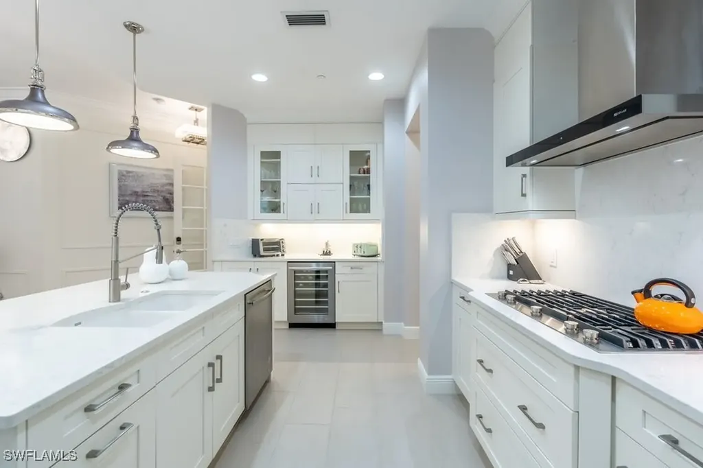 16382 Viansa Way Naples FL 34110