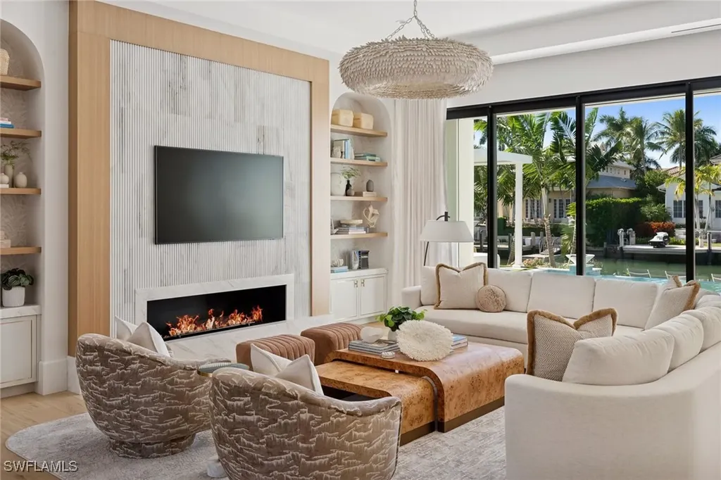 Naples FL, 1990 7TH Street S