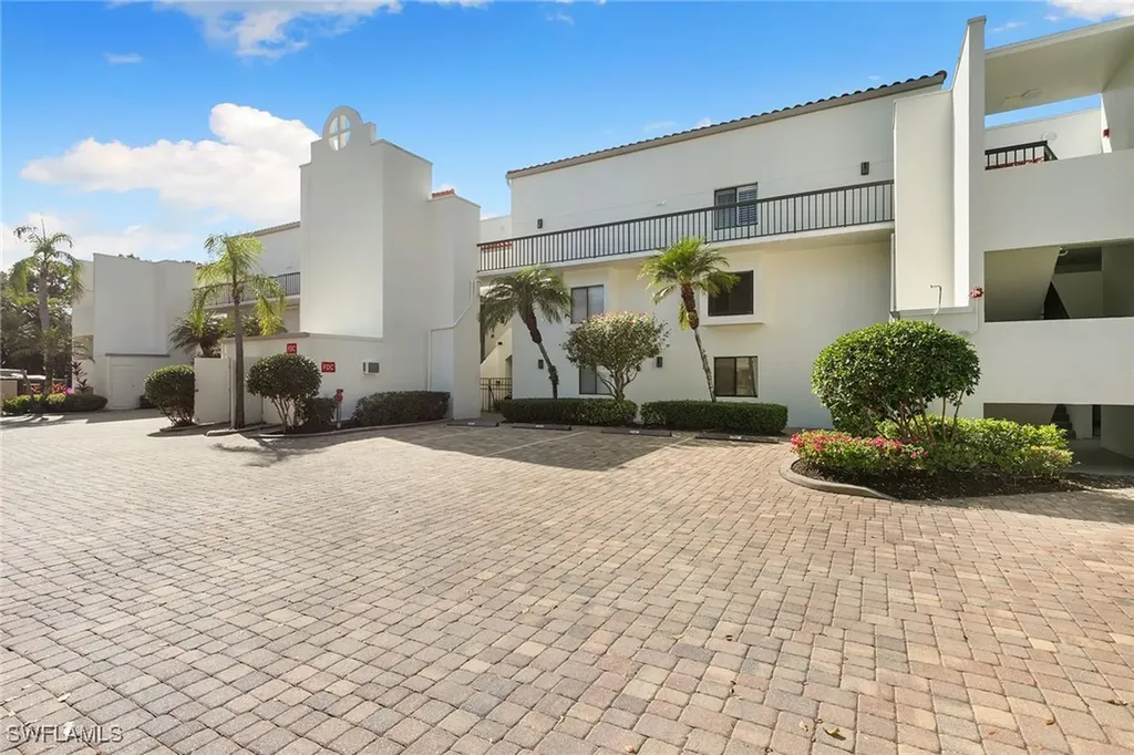 592 Beachwalk Circle Naples FL 34108