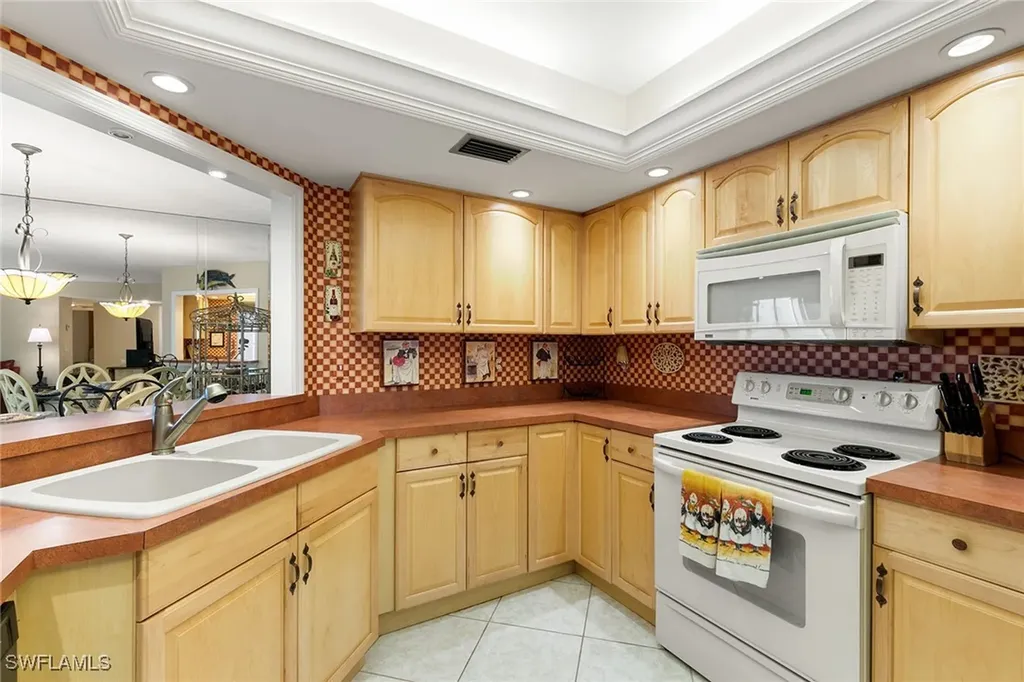 592 Beachwalk Circle Naples FL 34108