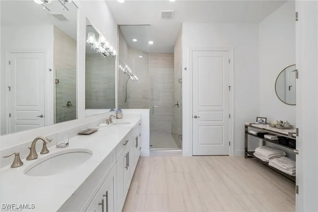 16374 Viansa Way Naples FL 34110