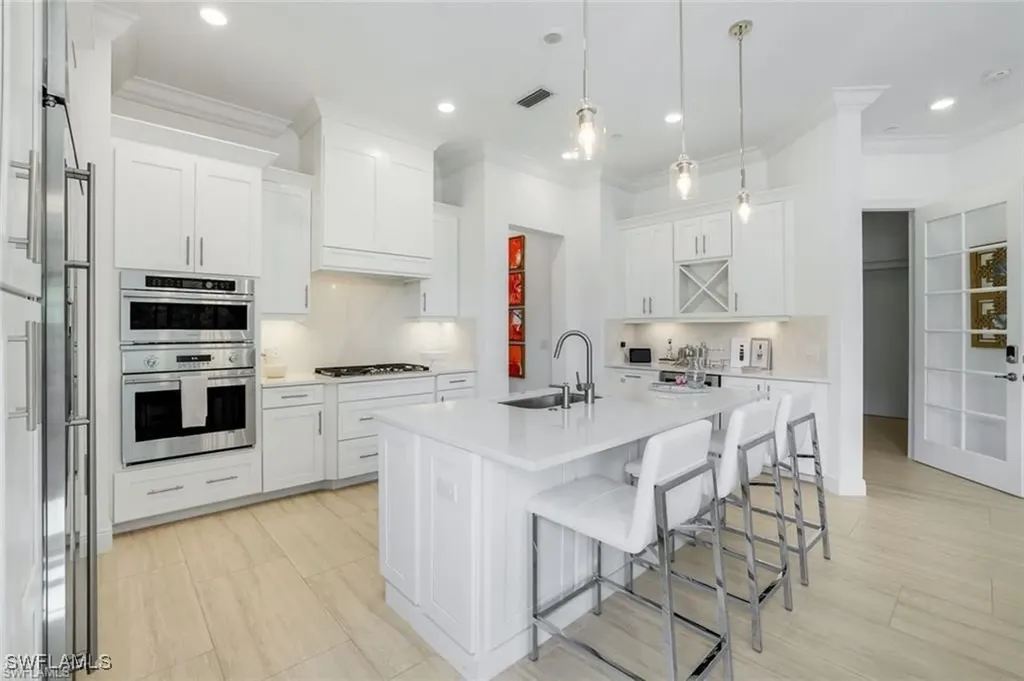 16374 Viansa Way Naples FL 34110