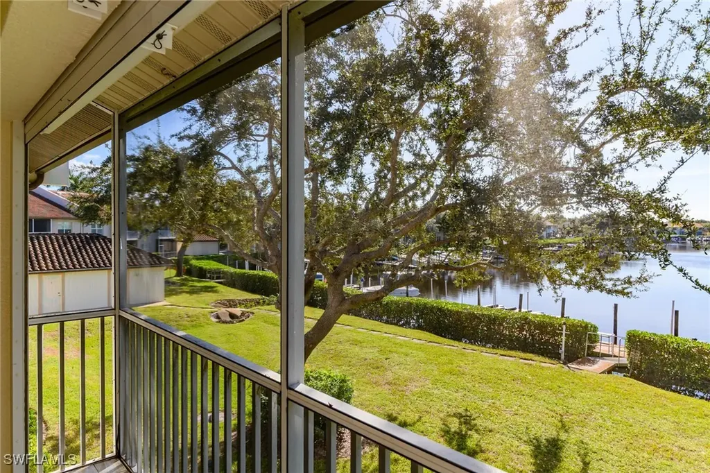 290 Newport Drive Naples FL 34114