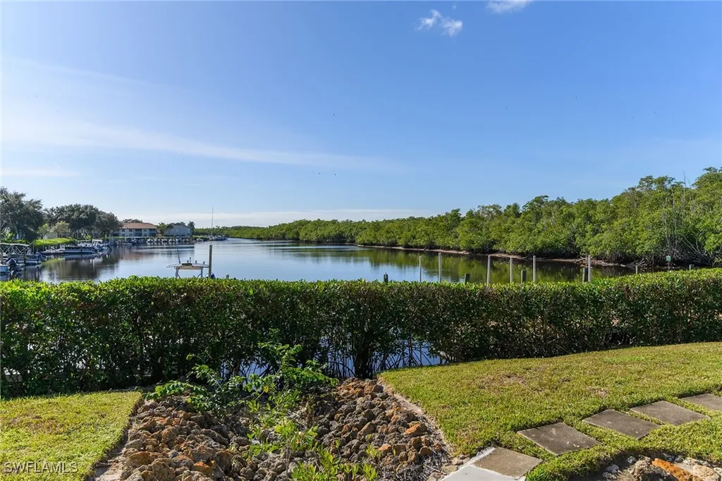 290 Newport Drive Naples FL 34114