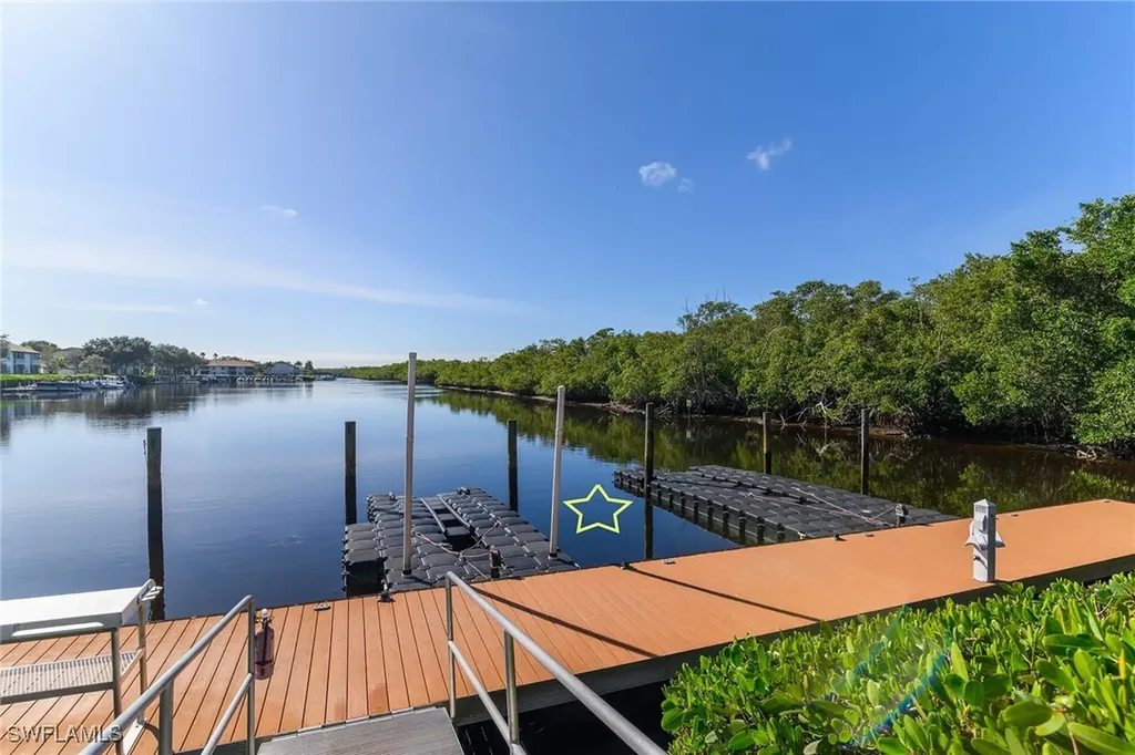 290 Newport Drive Naples FL 34114