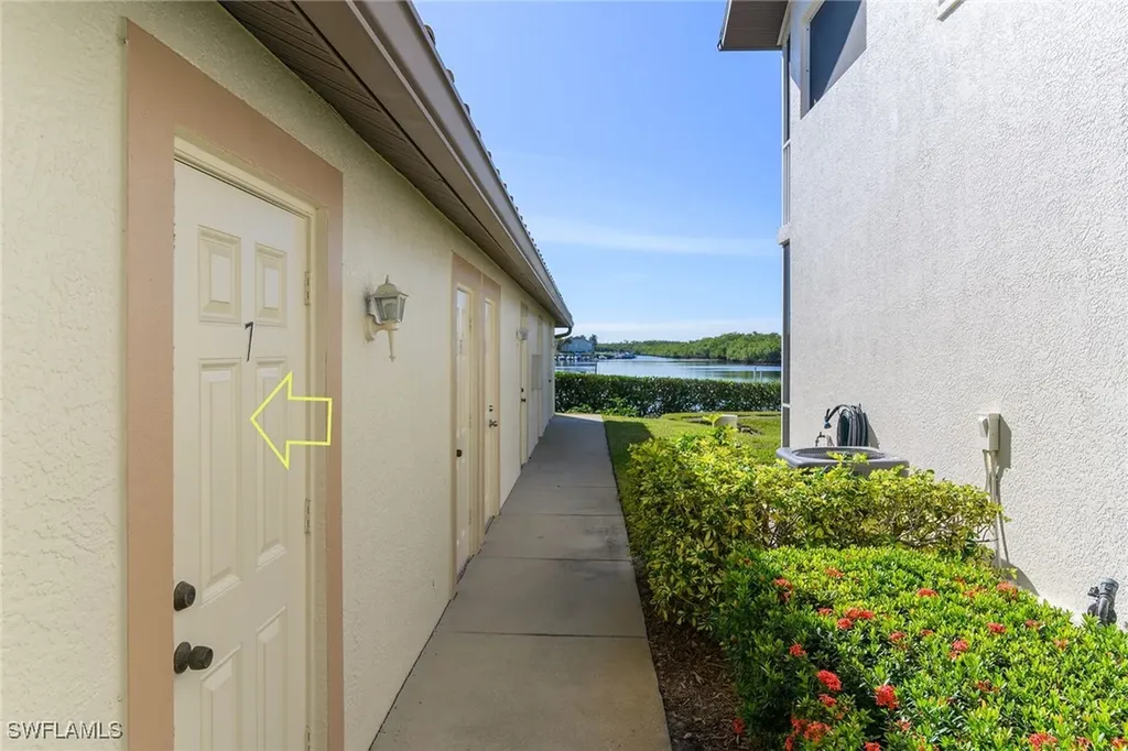 290 Newport Drive Naples FL 34114