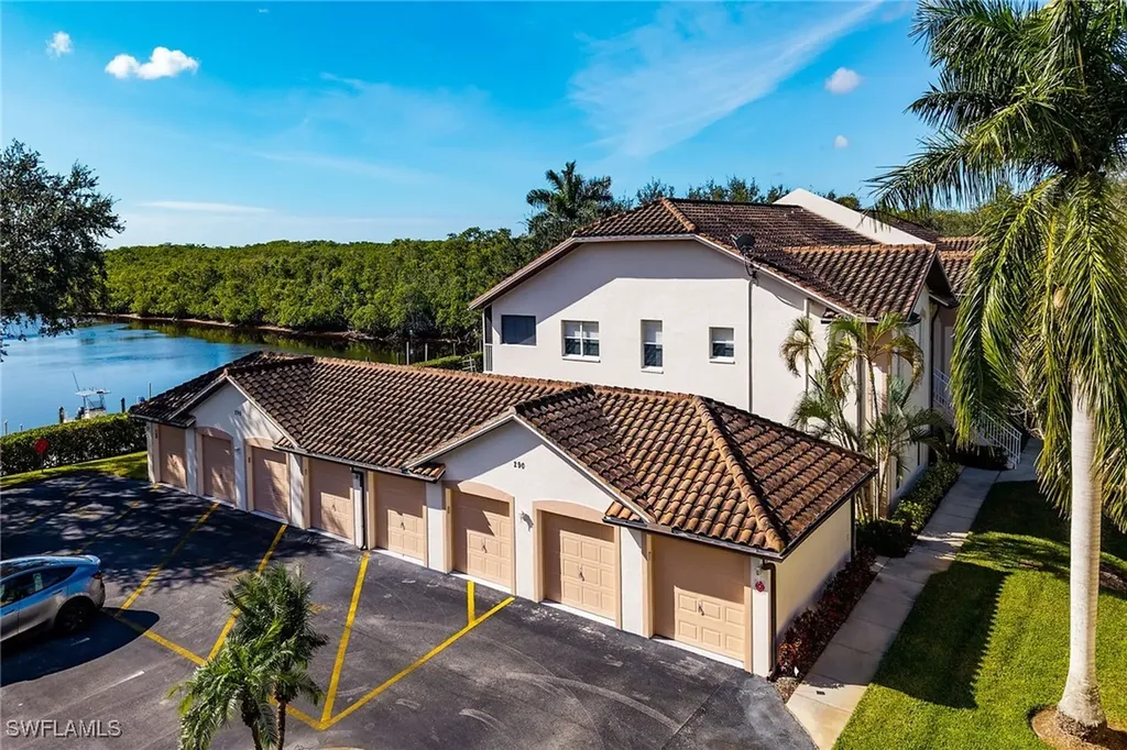 290 Newport Drive Naples FL 34114