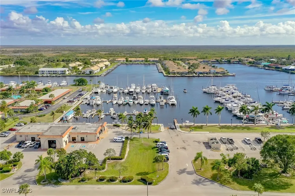 290 Newport Drive Naples FL 34114