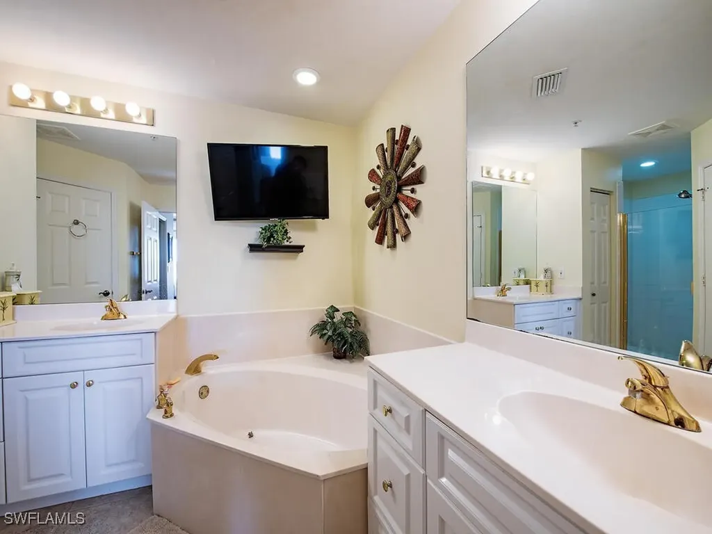 451 Bayfront Place Naples FL 34102