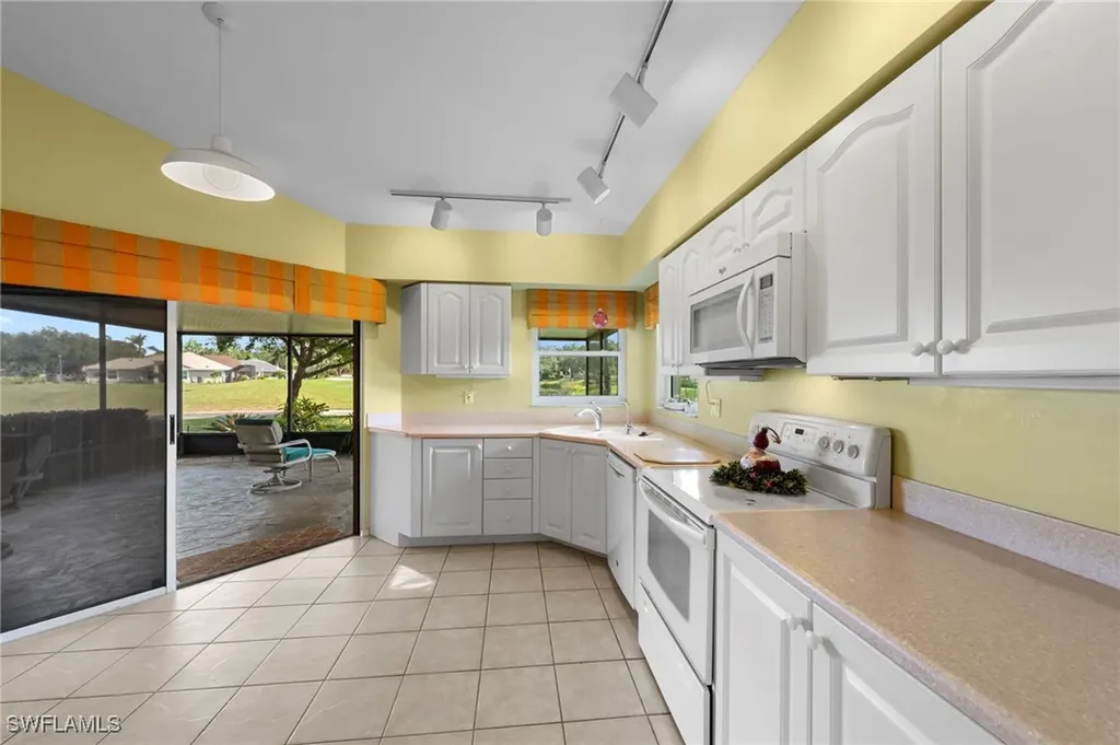 21185 Butchers Holler Estero FL 33928