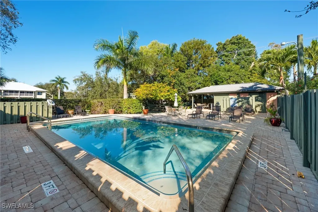 1337 Solana Road Naples FL 34103