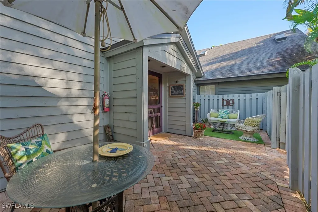 1337 Solana Road Naples FL 34103