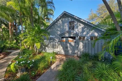 1337 Solana Road Naples FL 34103