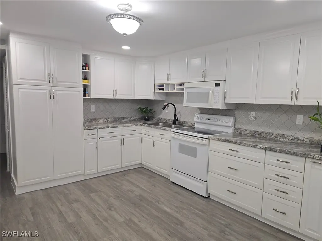 9 Moonstone Circle Naples FL 34112