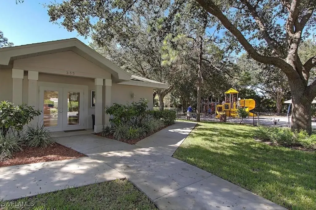 1287 Briarwood Court Naples FL 34104