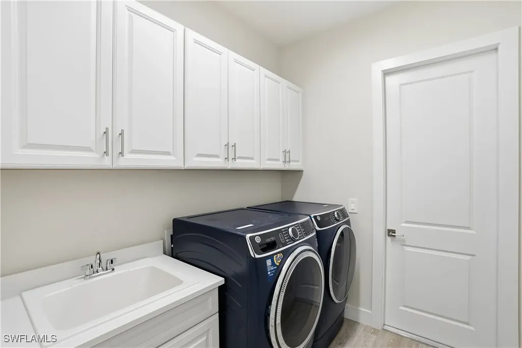 3635 Sapphire Cove Circle Naples FL 34114