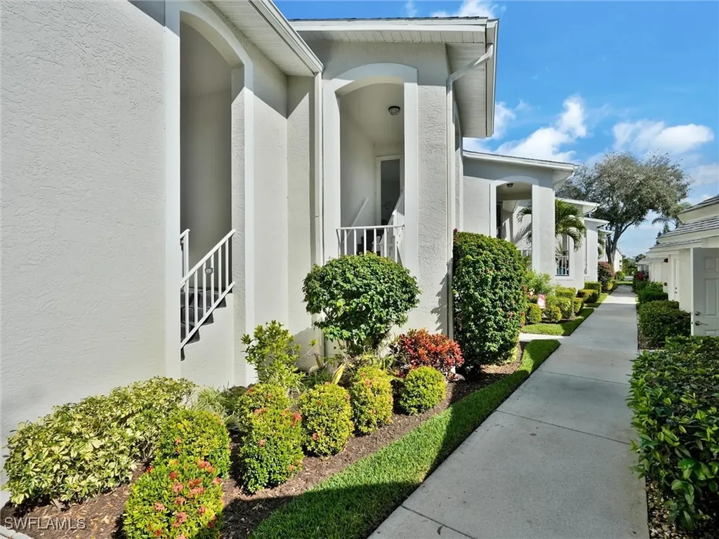 421 Country Hollow Court Naples FL 34104