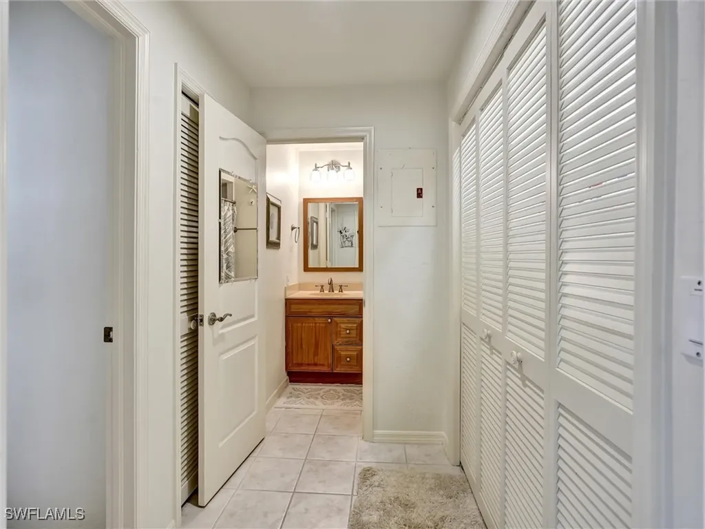 421 Country Hollow Court Naples FL 34104