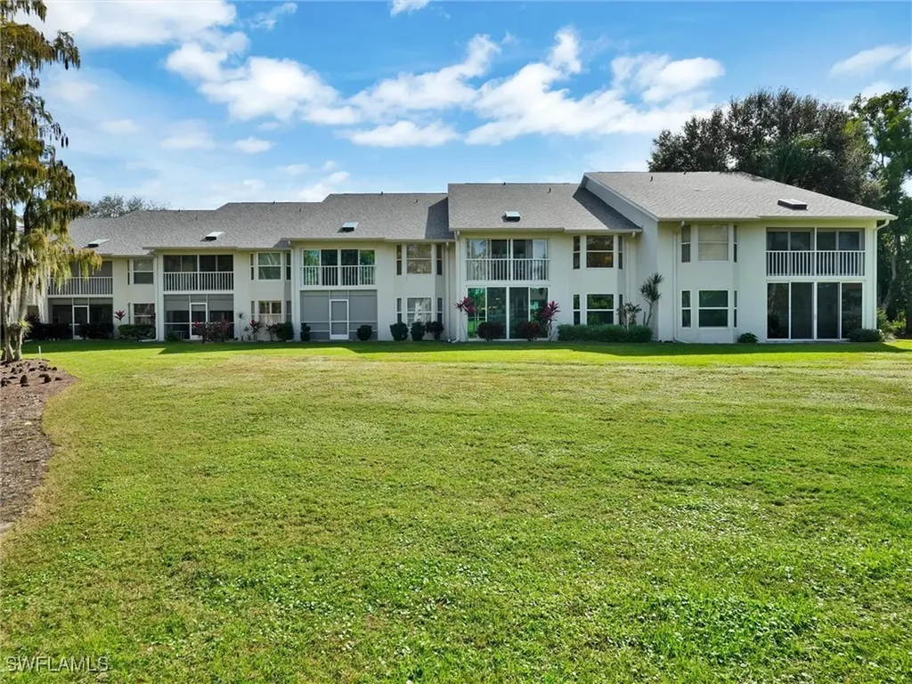 421 Country Hollow Court Naples FL 34104
