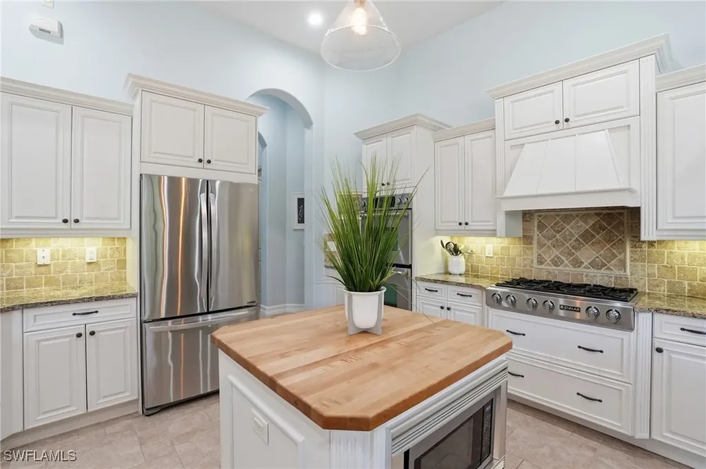 18100 Via Bellamare Lane Miromar Lakes FL 33913