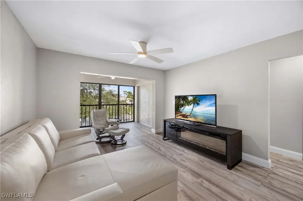 228 Fox Glen Drive Naples FL 34104