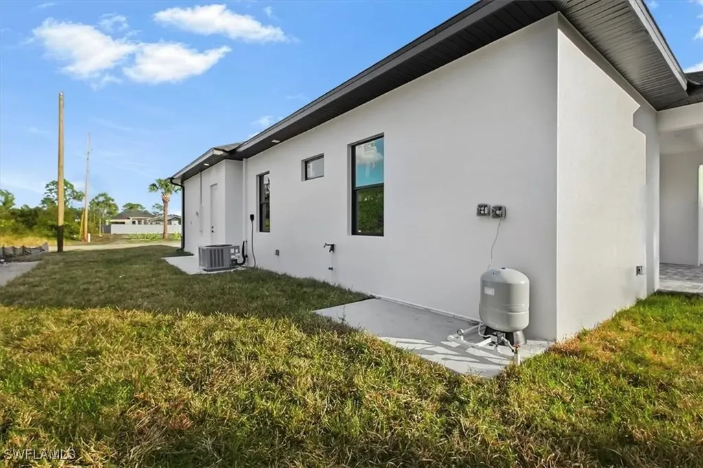 766 Bianca Avenue S Lehigh Acres FL 33974