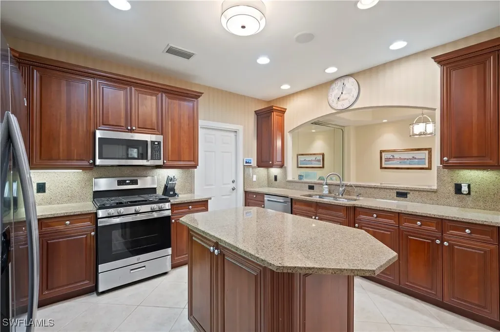 2809 Tiburon Boulevard E Naples FL 34109