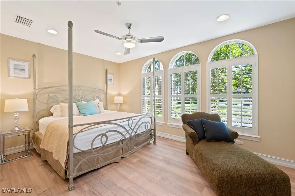 2809 Tiburon Boulevard E Naples FL 34109