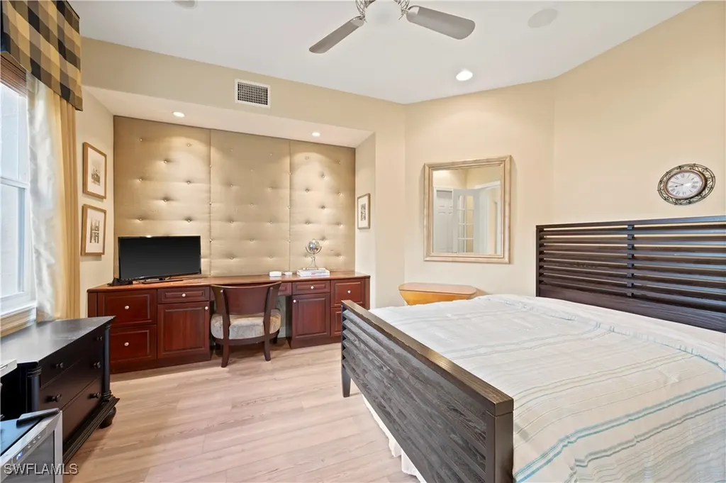 2809 Tiburon Boulevard E Naples FL 34109