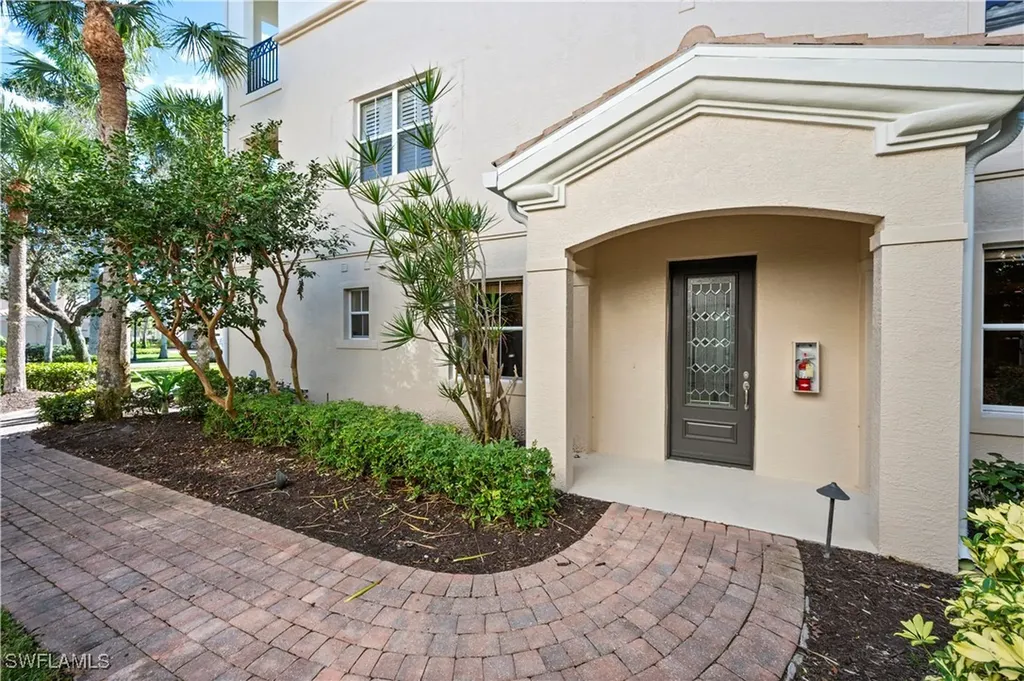 2809 Tiburon Boulevard E Naples FL 34109