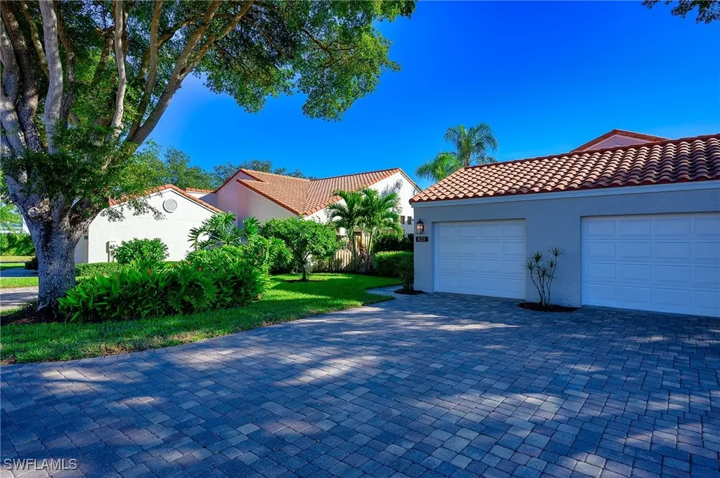 833 Reef Point Circle Naples FL 34108