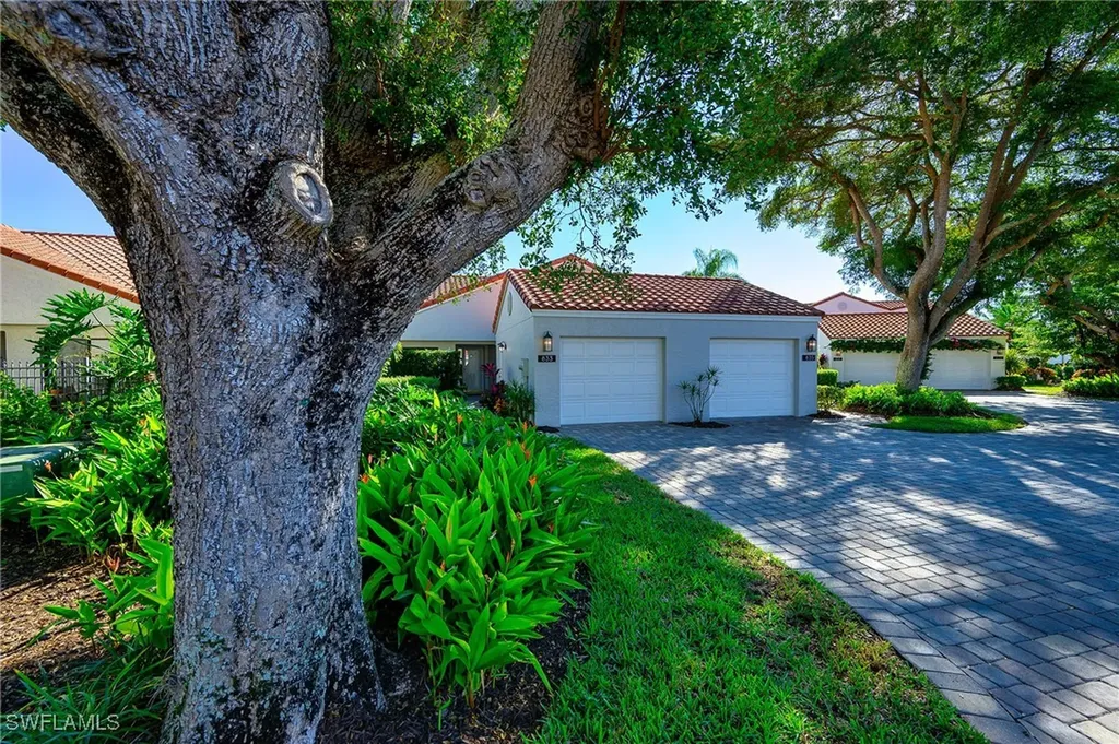 833 Reef Point Circle Naples FL 34108