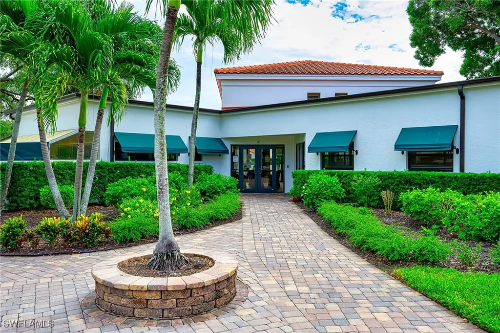 833 Reef Point Circle Naples FL 34108