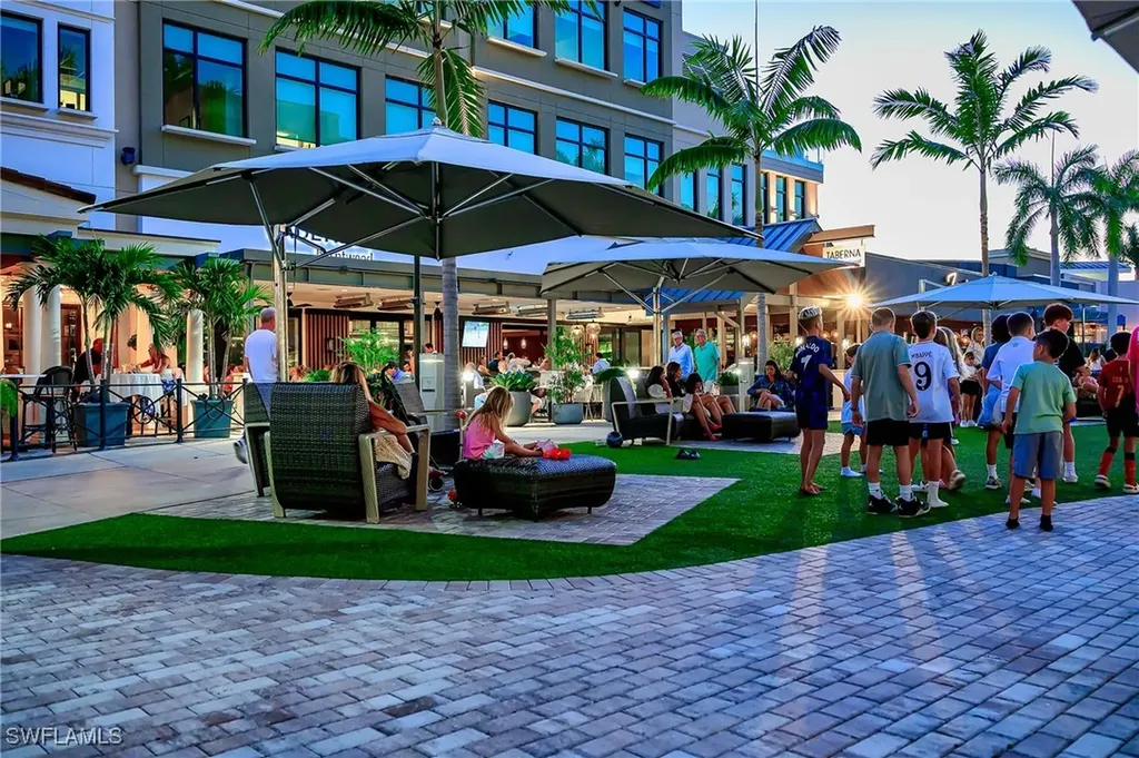 833 Reef Point Circle Naples FL 34108