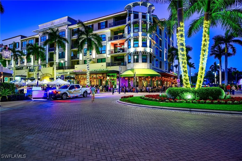 833 Reef Point Circle Naples FL 34108